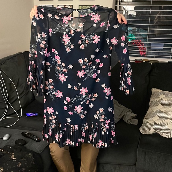 Beautiful fit and flare with slight pleats - worn once!!! - Picture 2 of 2